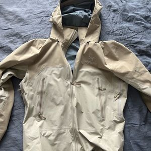 Arc’teryx Beta AR - Smoke Bluff